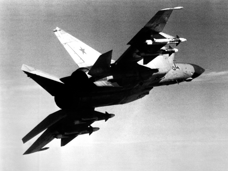Побег на «летучей лисице»: как летчик из СССР угнал самолет и остался жить в США