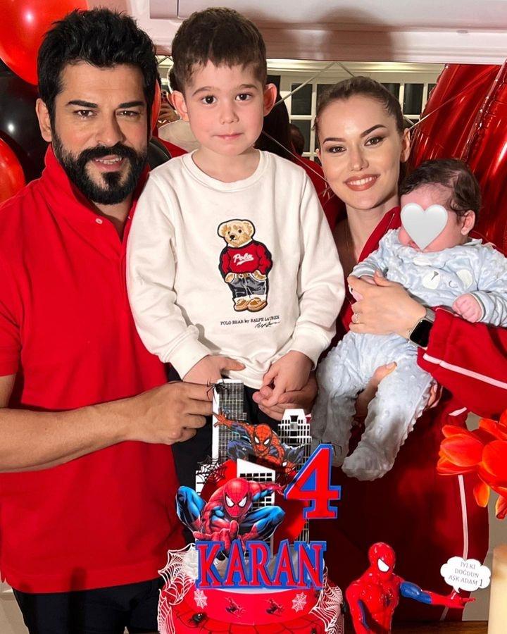 Семья с картинки: Бурак Озчивит и его жена опубликовали новое фото с трехмесячным сыном 😍