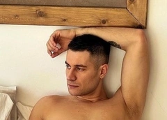 Дава признался, что ходит дома голым и любуется своим телом