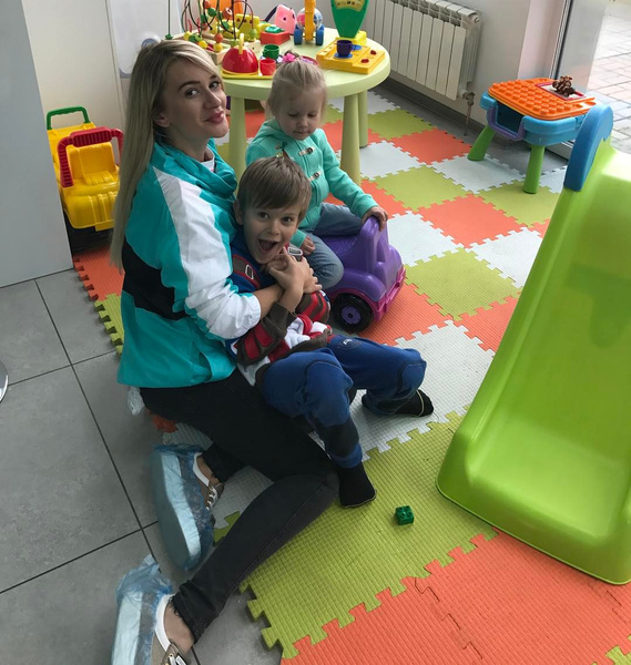 Елена Бушина попала в больницу с детьми