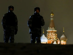 Комендантский час, пустые улицы, лица не в карнавальных масках: как встретили новый 2021 год разные континенты и страны мира