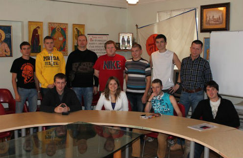 Участники движения «Брат за сестру» набирают новобранцев при личной встрече, им выделили помещение в Центре славянской письменности и культуры