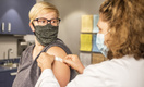 Прививка от гриппа может снизить риск развития деменции, выяснили в Университете Сент-Луиса