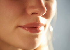 Почему появляются корки в носу: причины и как от них избавиться