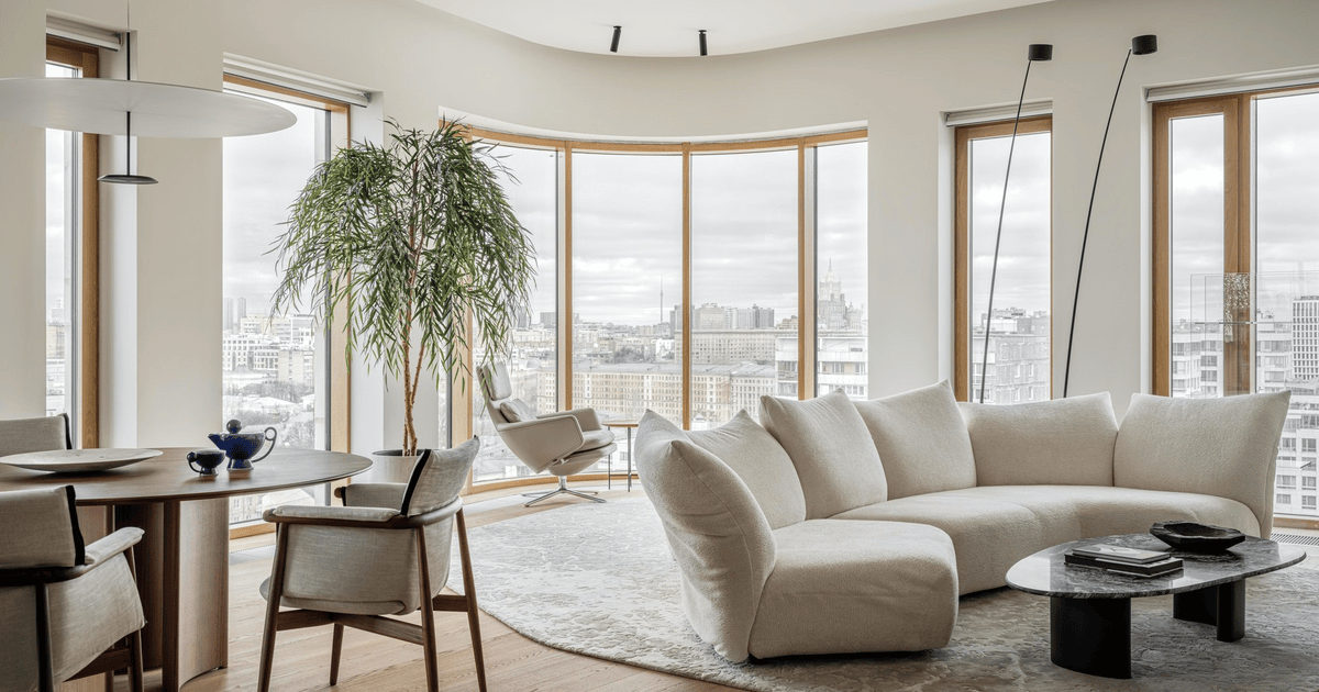Светлая квартира с панорамными окнами в Москве | myDecor