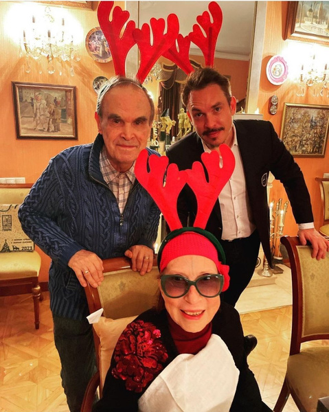 Инна Чурикова с мужем и сыном