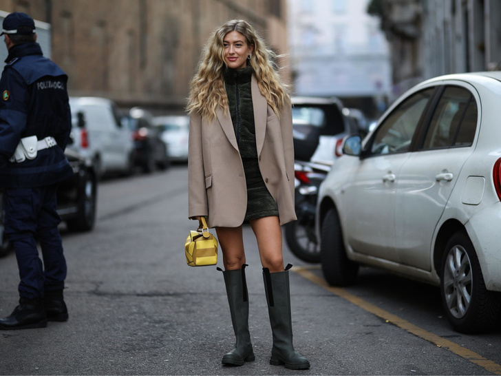 Спасут в холода: как носить резиновые сапоги в городе, чтобы не выглядеть нелепо