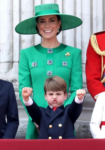 Снова всех очаровал и насмешил: принц Луи во время парада Trooping the Colour