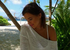Лена Темникова учит выживать на необитаемом острове