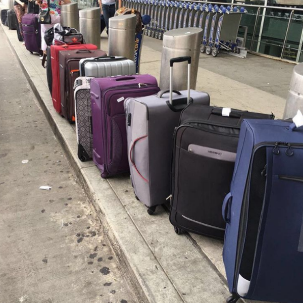 Елена поразила количеством чемоданов, с которыми улетает из США