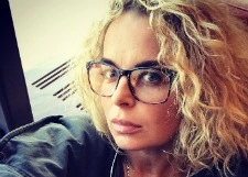 Анастасия Калманович удивила округлившимся животиком