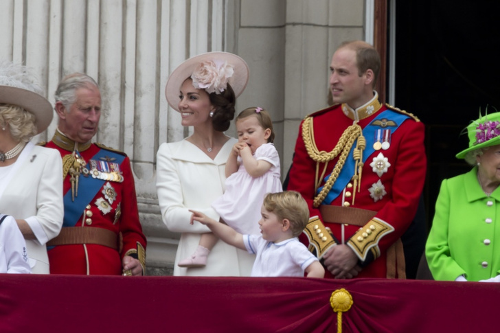 принц Чарльз, принц Уильям, Кейт Миддлтон, принц Джордж, принцесса Шарлотта