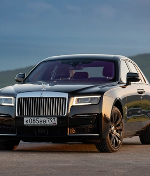 Ти-ши-на! 10 важных фактов о новом Rolls-Royce Ghost