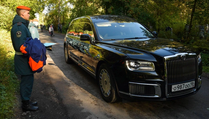 Главу МЧС России Евгения Зиничева похоронили в Санкт-Петербурге рядом с родителями