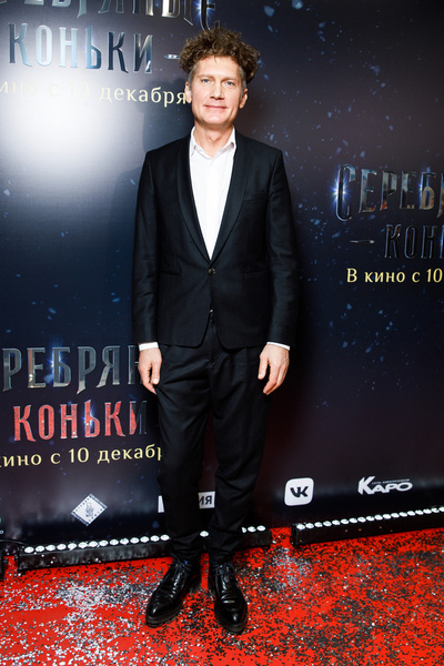 Скромняга Петров, одинокий Виторган и... звезды «ДОМа-2»: премьера фильма «Серебряные коньки» в деталях