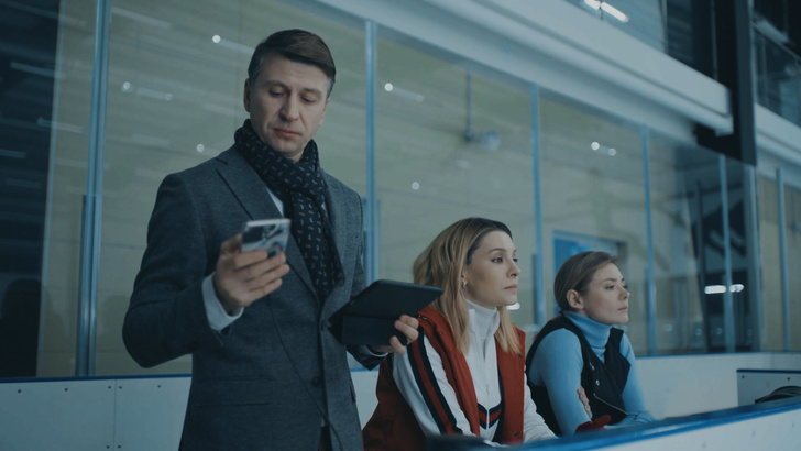 Арсений Попов в роли тренера, а Женя Медведева играет саму себя. Кого мы увидим в «Последнем акселе»?