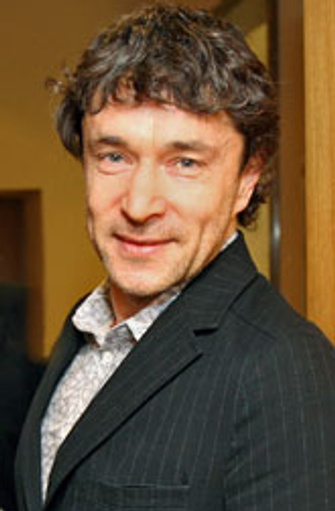Владимир Яковлев, журналист, издатель, медиаменеджер. Основатель Издательского дома «КоммерсантЪ», первый главный редактор газеты «КоммерсантЪ». Другие его идеи – медиагруппа «Живи!», журнал, сайт и сообщество «Сноб».