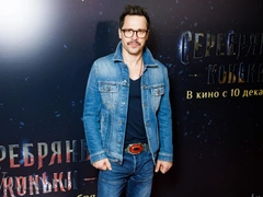 С поцелуями и искрами: Деревянко попался за «горячими» танцами с новой девушкой на глазах экс-жены