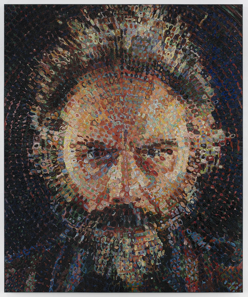 Чак Клоуз. Лукас/Мозаика. 2019. Стеклянная смальта и керамика. 220 × 182.9 × 3.2 cm. | mcmaison.ru