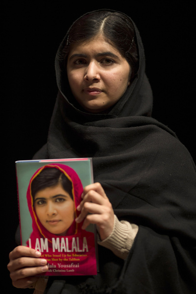Фото №4 - Пережила обстрел и кому, вышла замуж: удивительная история пакистанской активистки Малалы Юсуфзай