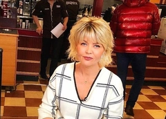 Юлия Меньшова сменила имидж и стала похожа на Веру Алентову