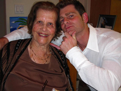 Необычная история любви: ей было 92 года, ему — 32