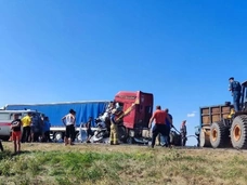 Фуры смяли микроавтобус, погибло 16 человек. Кадры страшной аварии в Ульяновской области