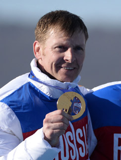 Александр Зубков с олимпийской медалью