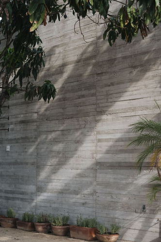 Дом из бетона для серферов в Мексике