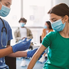Кому из детей нельзя делать прививку новой вакциной от коронавируса