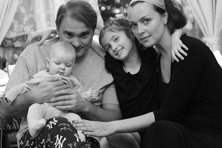 Ребенок александра фото с мужем и детьми актриса