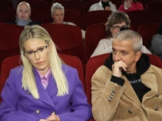 Собчак загрустила, а Хакамада пришла с молодым спутником на премьеру фильма «Три тысячи лет желаний»