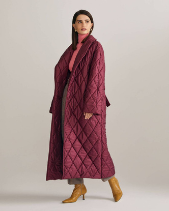 3 бренда, в коллекциях которых можно найти стеганое пальто, как у Ники Хилтон