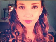 Анфиса Чехова носит фейки