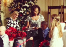 Мишель Обама нарядила рождественскую елку
