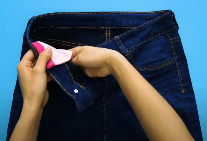 9 способов использовать носки не по назначению