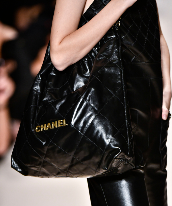 Крупным планом: новая сумка Chanel 22