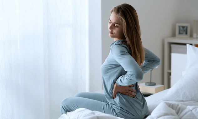 Невролог Климчук рассказала, какие болезни проявляются утренней болью в спине