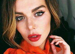 Анну Седокову унизила критика ее творчества