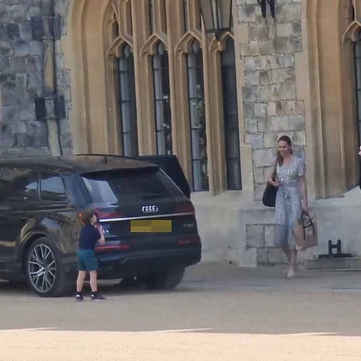 Редкие кадры и видео: Кейт Миддлтон и танцующий принц Луи после пасхальной службы собираются домой
