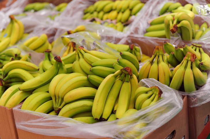 Почему в России подорожал самый дешевый фрукт — бананы?