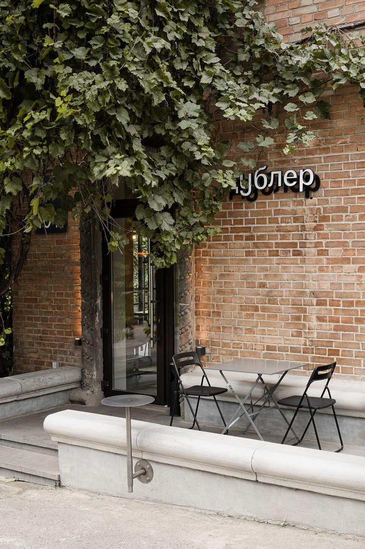 В Киеве открылось кафе «Дублер» по проекту Balbek Bureau