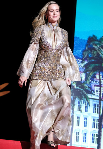 Триумф Джонни Деппа и вечно молодая Хелен Миррен: самые роскошные наряды звезд на открытии Каннского кинофестиваля-2023