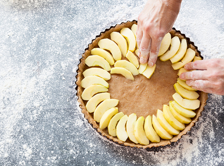 Как приготовить нежный яблочный пирог