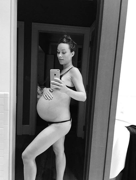 34-летняя Оливия Уайлд показала огромный беременный живот