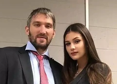 Жена Александра Овечкина попала в больницу