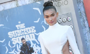 «Ножки-макаронины и пугающий живот»: ангел Victoria's Secret исхудала так, что ее не узнать