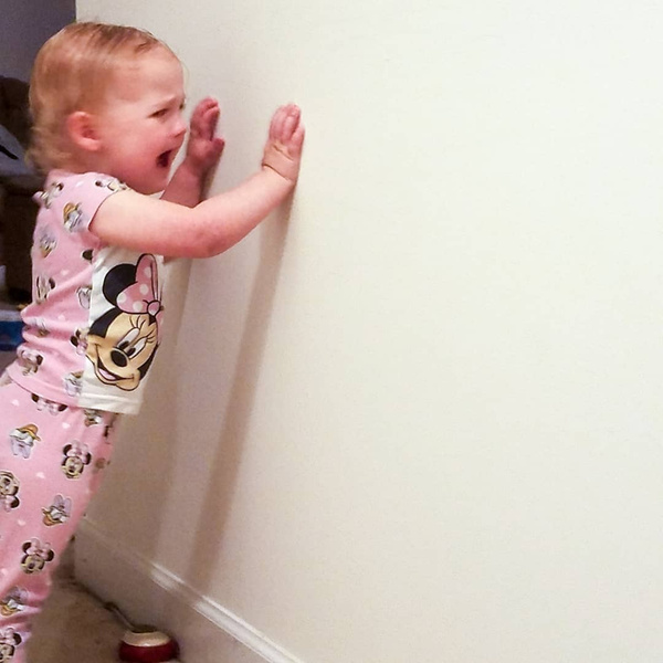 Почему ребенок плачет - фото