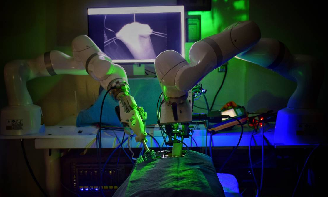 Робот провел первую самостоятельную операцию и сделал это лучше хирургов