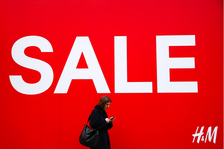 Зимней коллекции навалом, а летнюю — разобрали в первые часы: финальная распродажа H&M удивила скидками